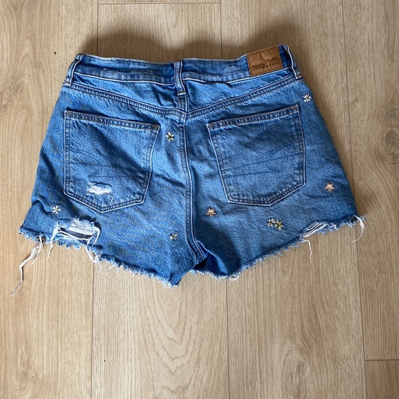 American eagle blue denim shorts with colourful flowers sewn on. - Picture 2 of 2